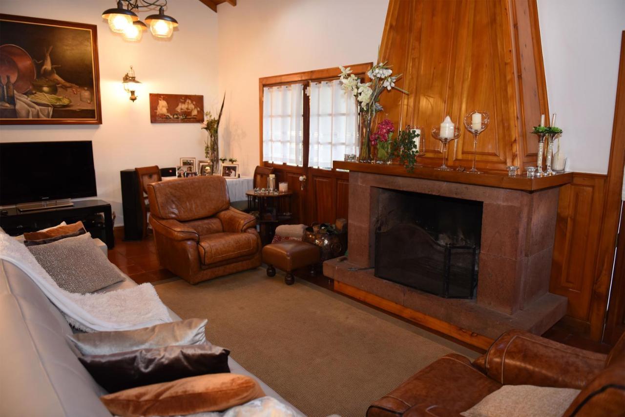 Villa Casas De Pedra à Camacha  Extérieur photo